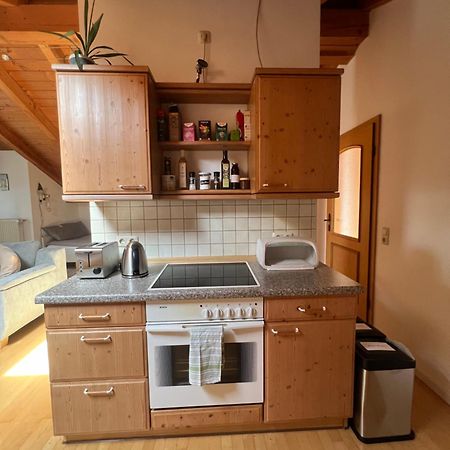 Gemuetliche Dachgeschosswohnung Mit Balkon 艾恩灵 外观 照片