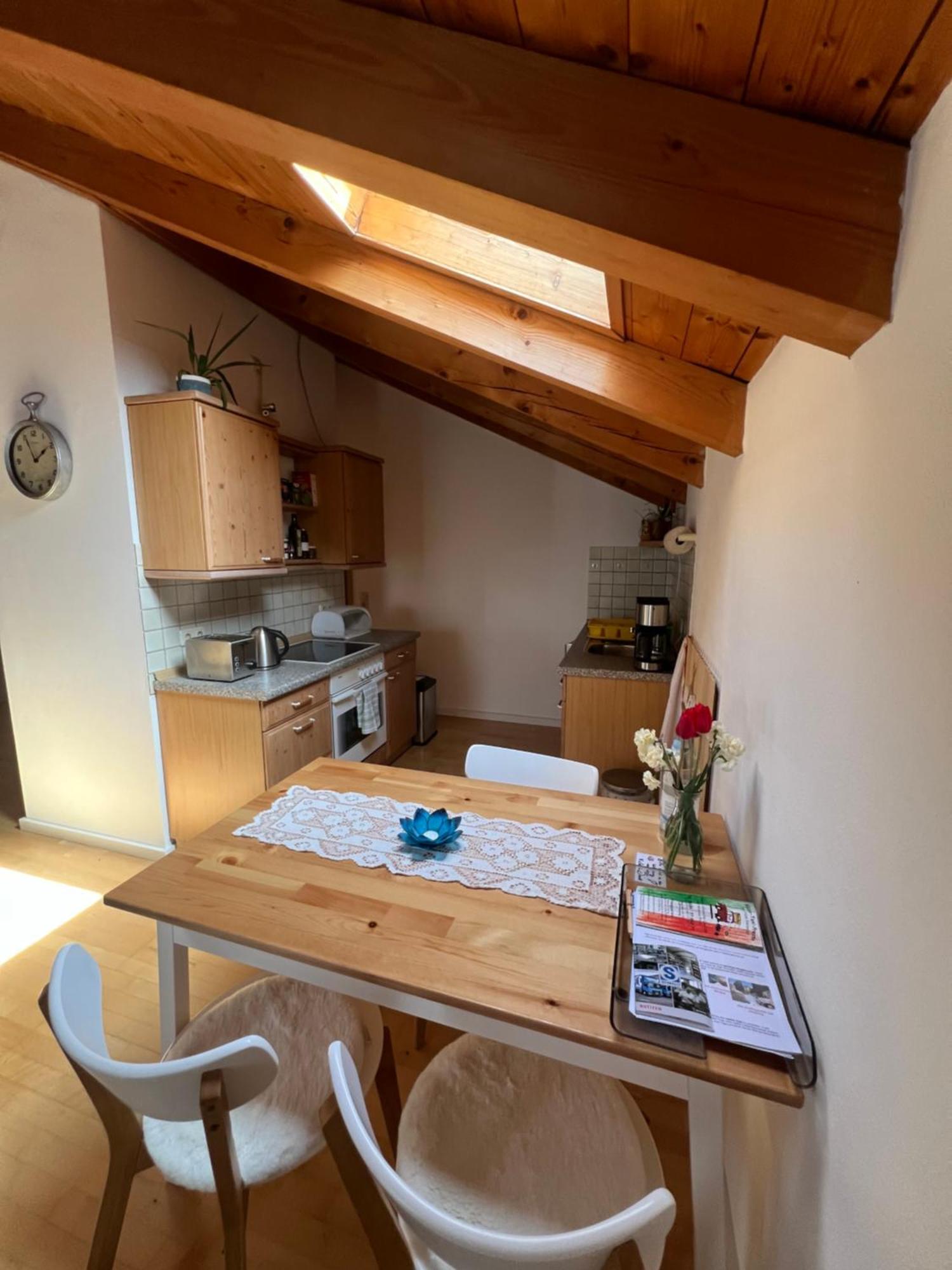 Gemuetliche Dachgeschosswohnung Mit Balkon 艾恩灵 外观 照片