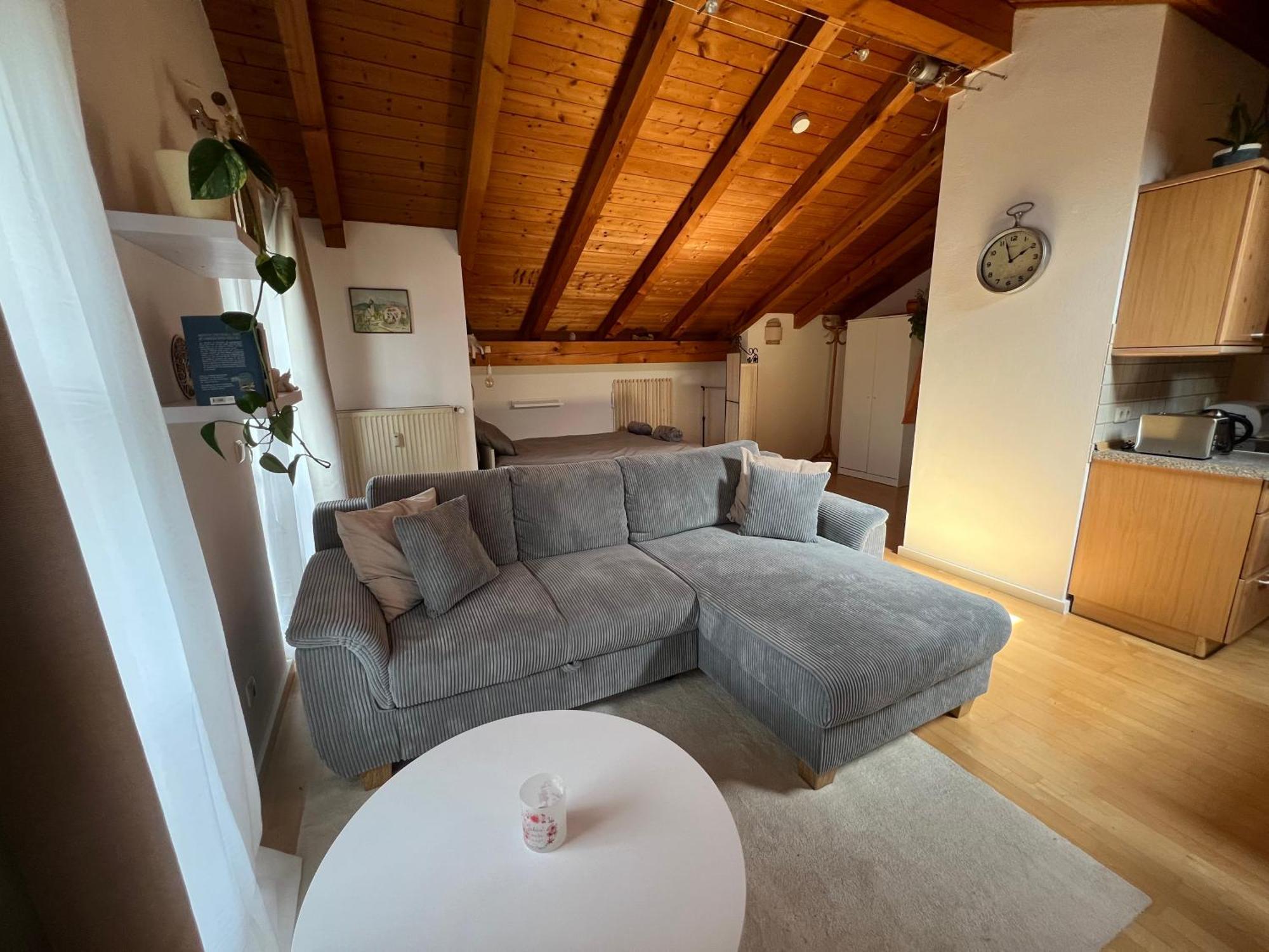 Gemuetliche Dachgeschosswohnung Mit Balkon 艾恩灵 外观 照片